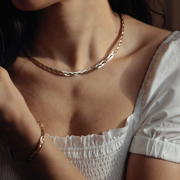 Interwoven Herringbone Necklace Luxe