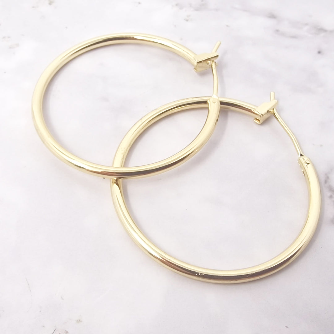 Stylish And Versatile 30mm Gold Plated Hoop Earrings