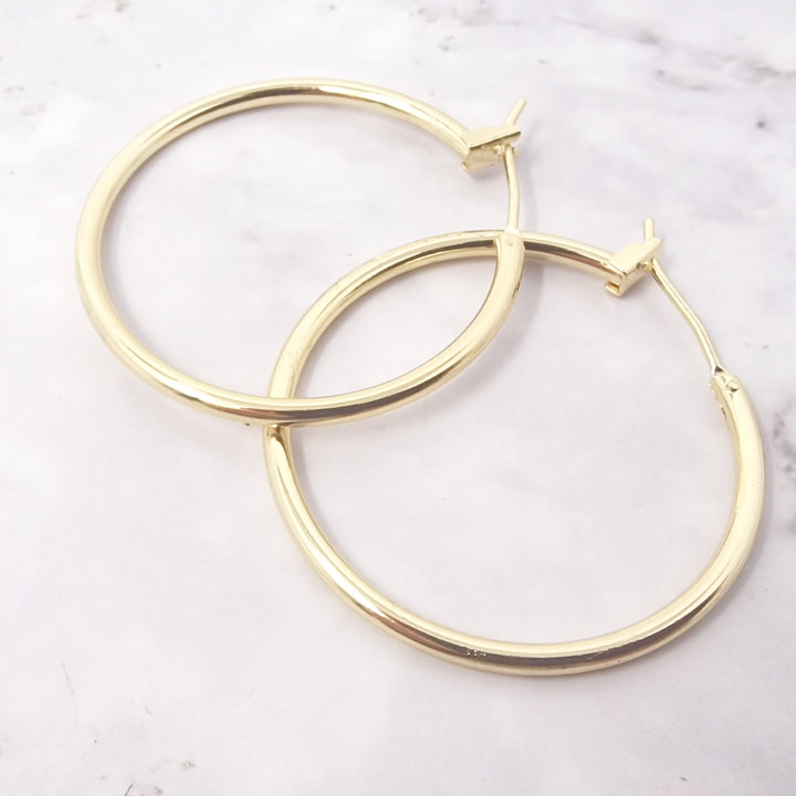 Stylish And Versatile 30mm Gold Plated Hoop Earrings